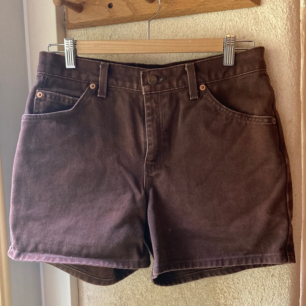 Levi’s | Women’s 38943 Classic Fit Shorts | Vintage Brown